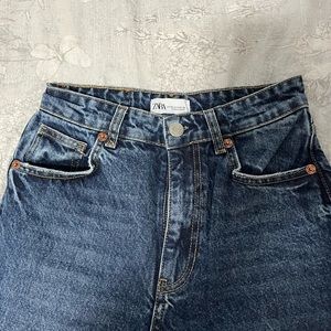 [SOLD] Zara High Rise Wide Leg Jean | Size US4